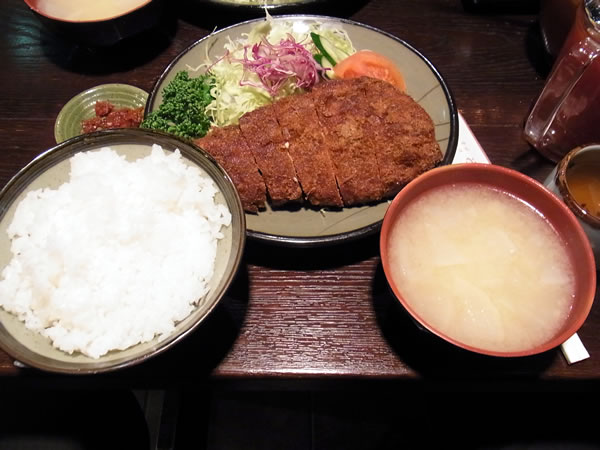 新宿 トンカツの店 豚珍館 ロースカツ定食